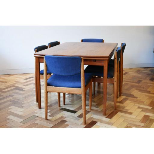 extended table & chairs  2.jpg